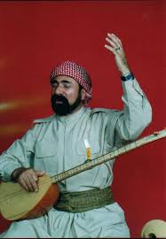 Şivan Perwer – Mit Tembûr auf der Bühne
